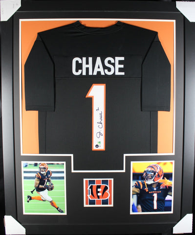 jamarr-chase-framed-autographed-black-jersey-1